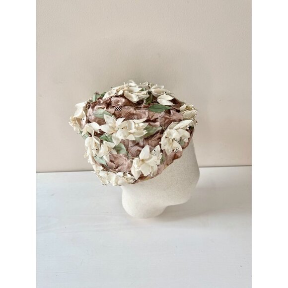 Vintage PASADENA Ivory Faux Floral Taupe Satin Petal Beehive Hat - Picture 5 of 16